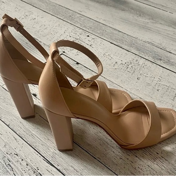 Like New! Luca Ferri Leather sandals •Size 6 - Picture 4 of 7